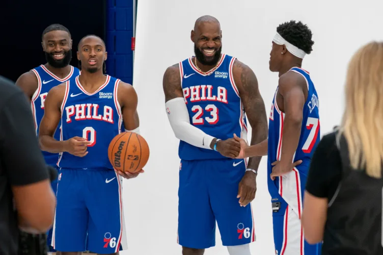 LeBron James Was Balling, Babysitting And Putting On A Show In 76ers' Debut At Scrimmage